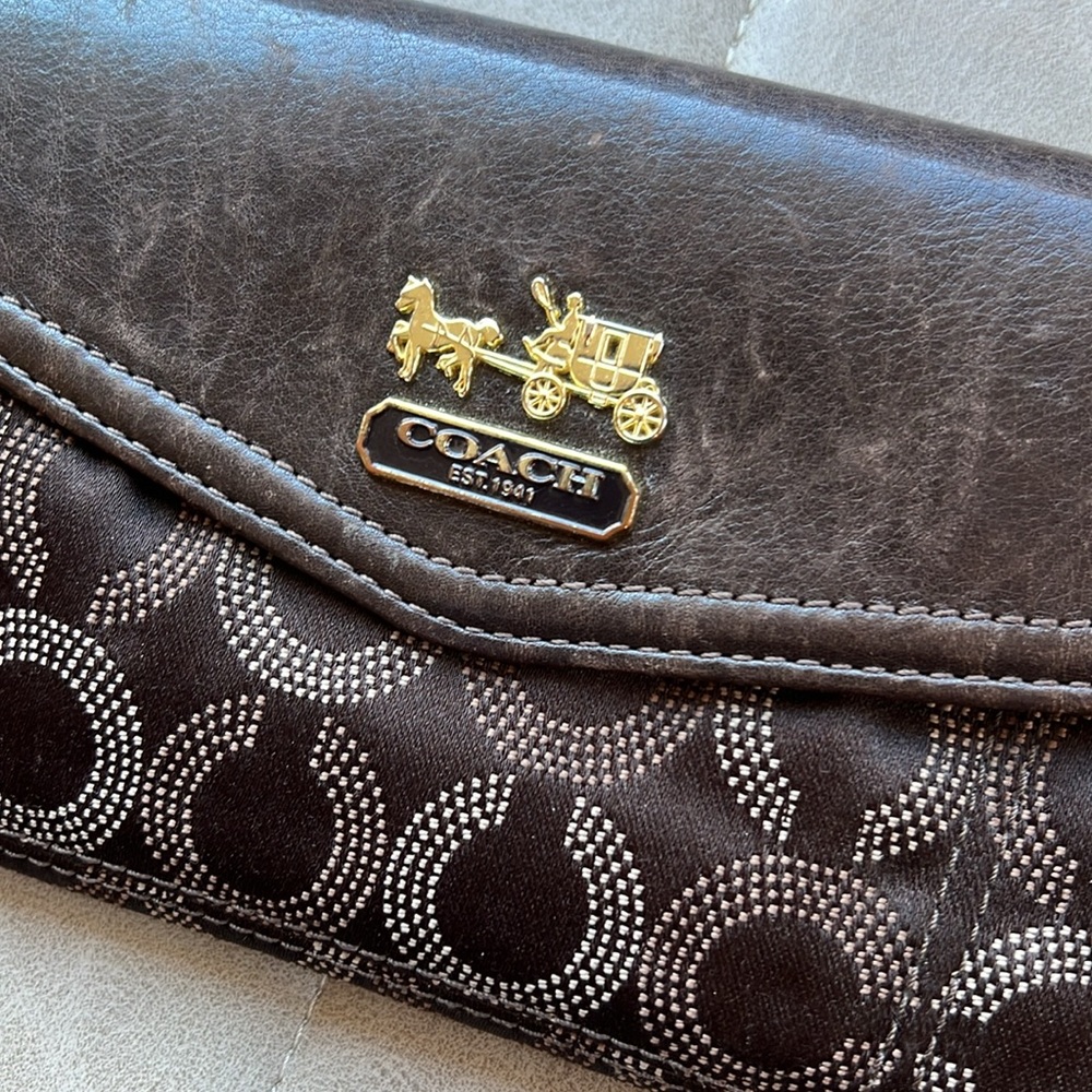 EUC COACH WALLET - Picture 2 of 11